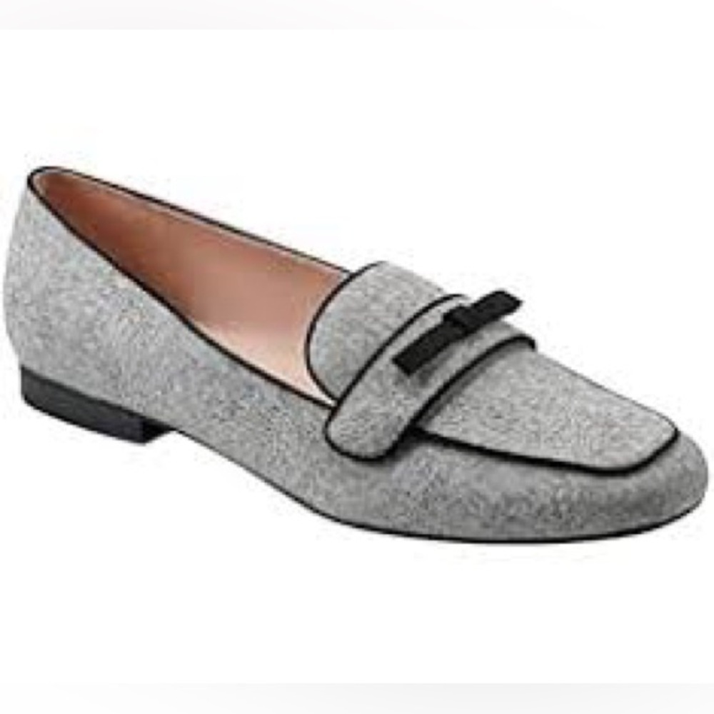 NIB Bandolino Women's Light Grey with Black Piping Meonna 2 Loafer Size: 8